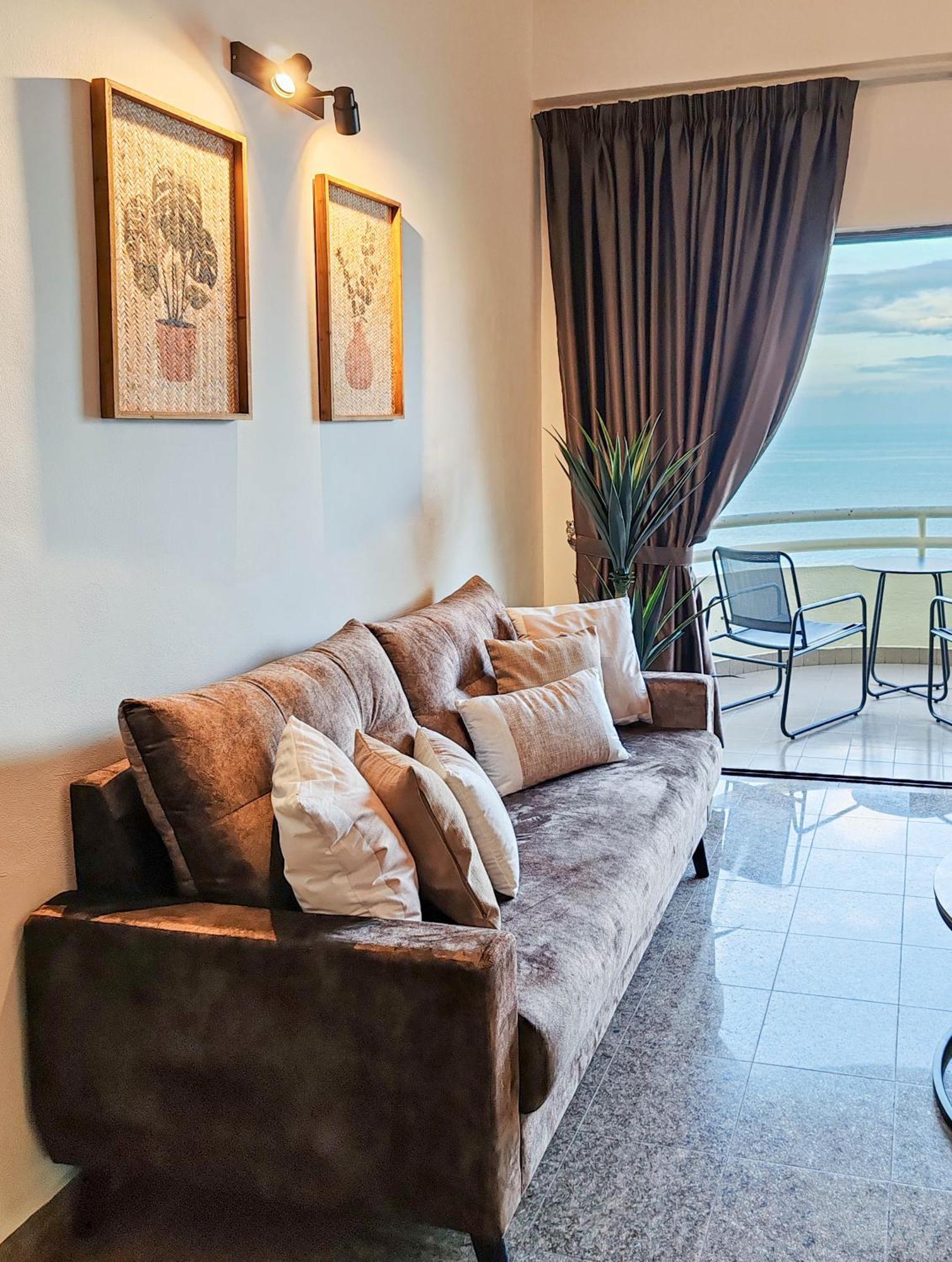 'Newly Refurbished' 'Sunny Seaview' At Regency With 2 Carpark By Shine Stay Port Dickson Exteriör bild